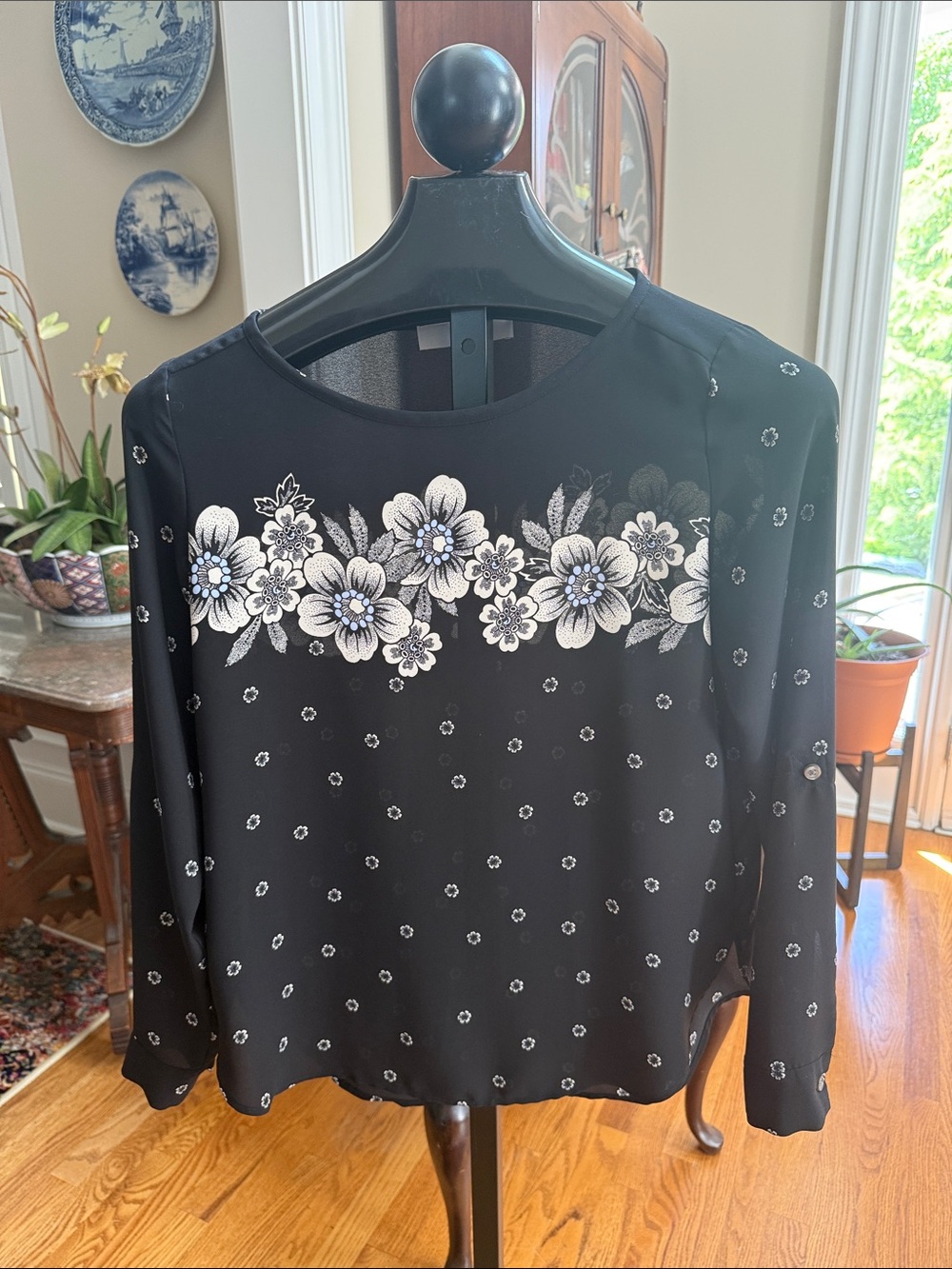 Loft polyester blouse never worn size S